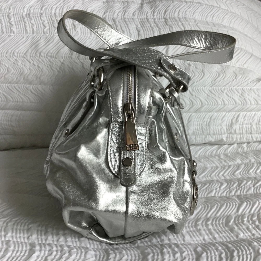 TOSCA BLU Silver Pleated Leather Shoulder Bag - Picture 4 of 16